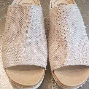Peep-toe Casual Slides